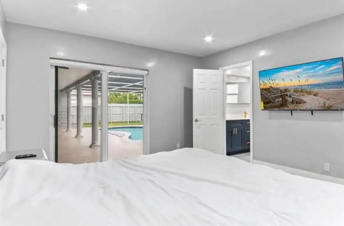 4811 HAYES Street, Hollywood FL 33021 photo 3