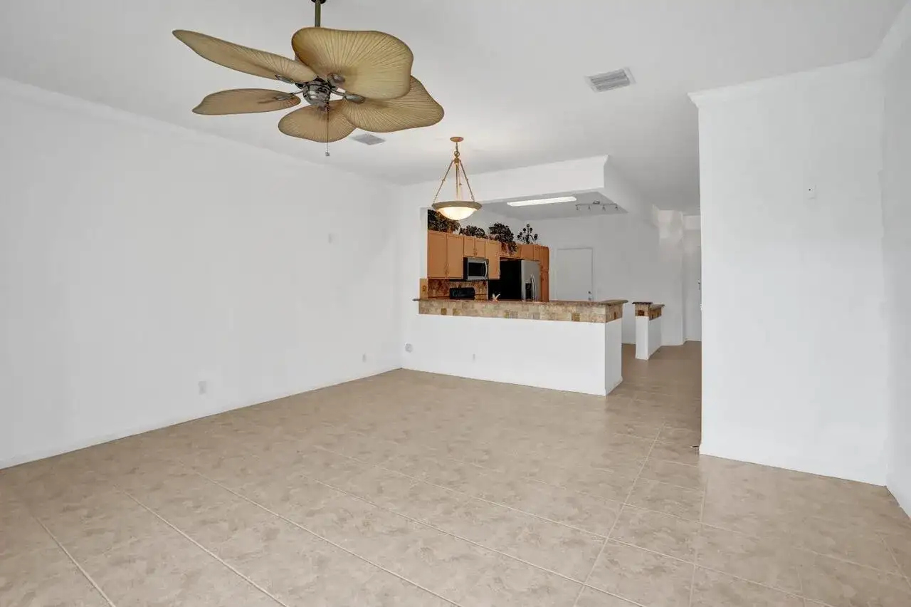 1102 Woodfield Road, FL 33415 photo 4