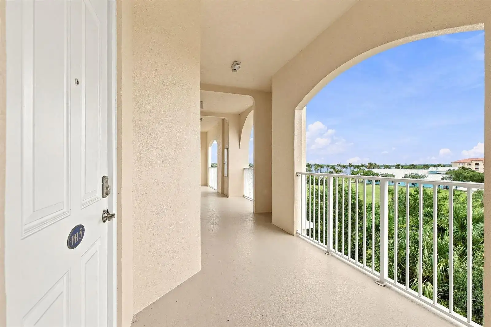 34 HARBOUR ISLE Drive W, Fort Pierce FL 34949 photo 2