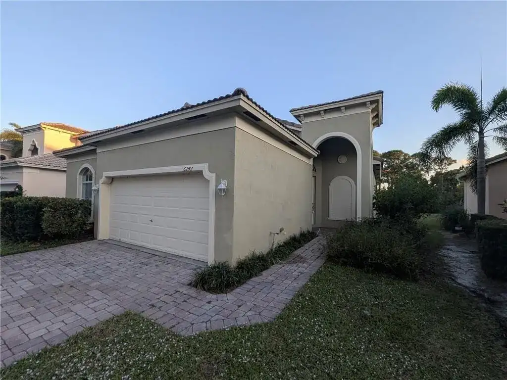 6243 ARLINGTON Way, Fort Pierce FL 34951 photo 2