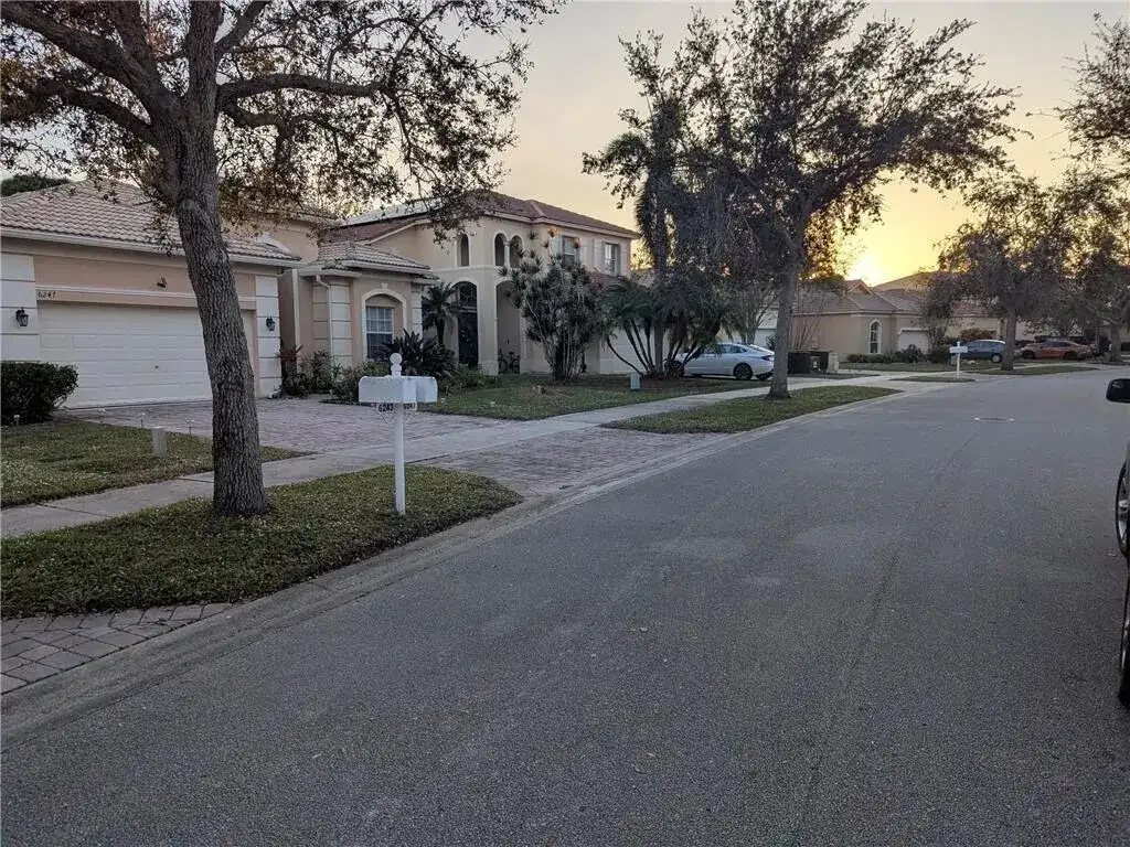 6243 ARLINGTON Way, Fort Pierce FL 34951 photo 3