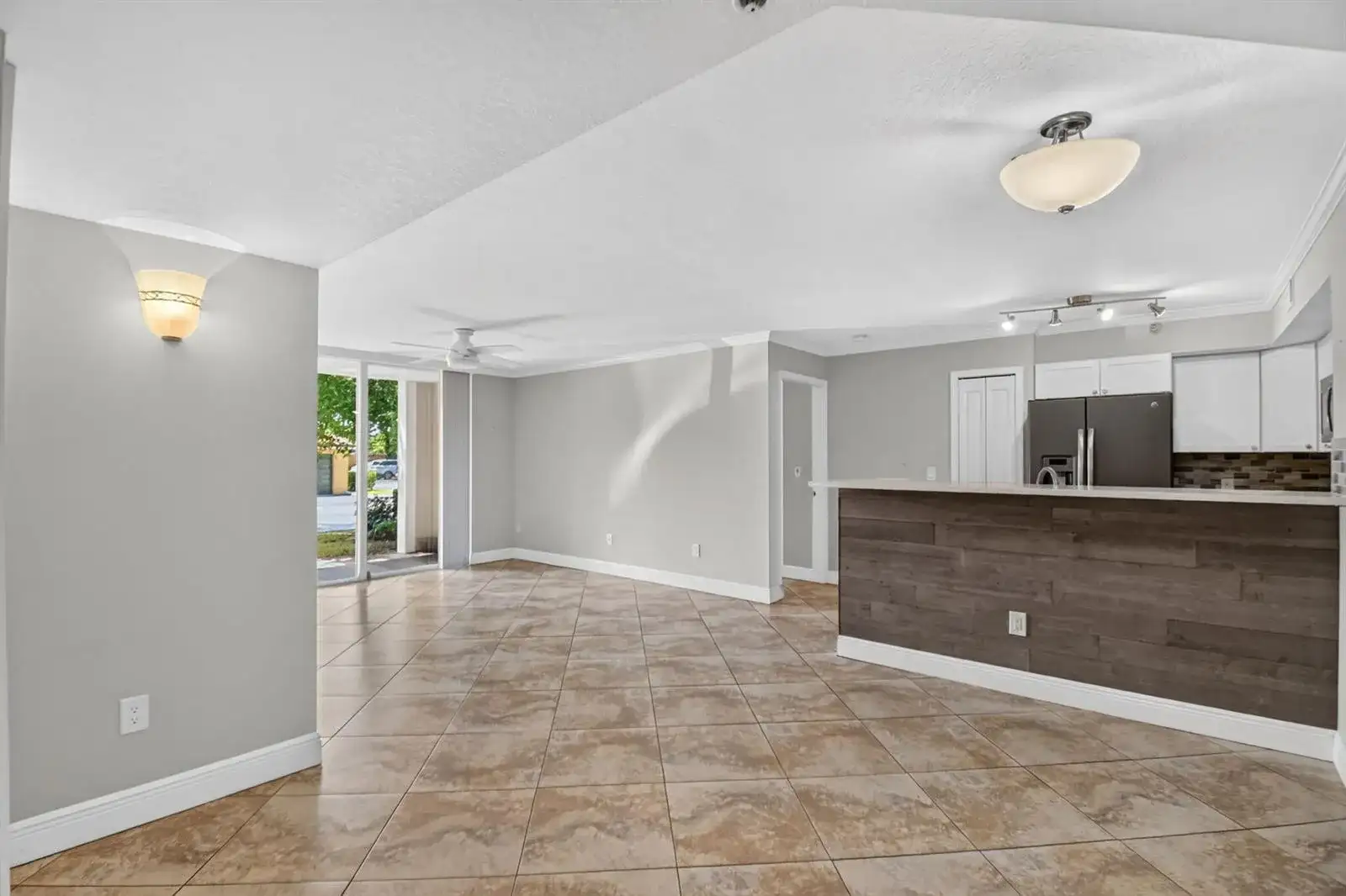 110 YACHT CLUB Way # 103, Hypoluxo FL 33462 photo 2