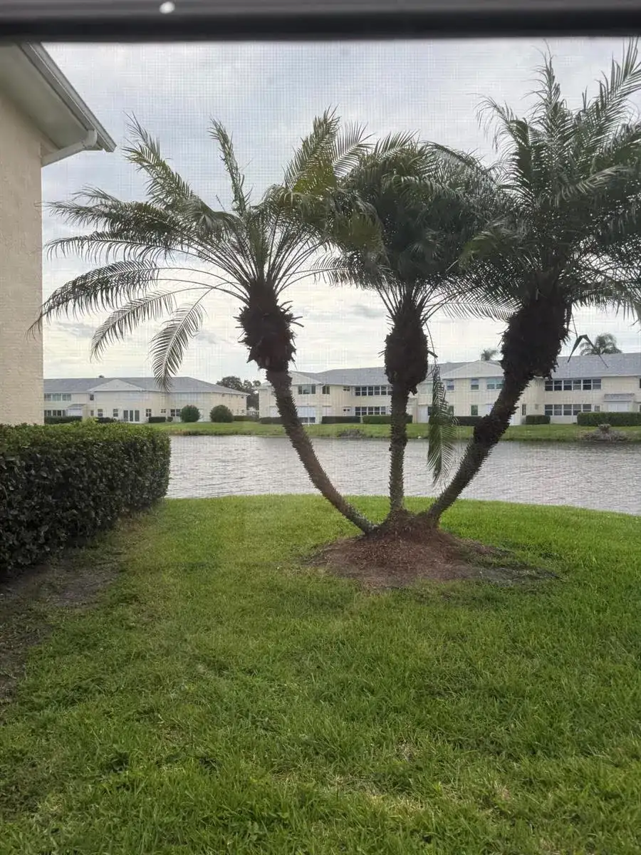625 W LAKE JASMINE # 109, Vero Beach FL 32962 photo 5