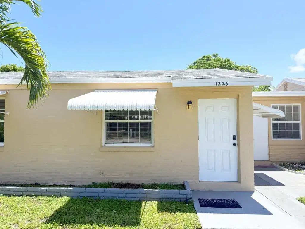 1229 15TH Avenue N, FL 33460 photo 2