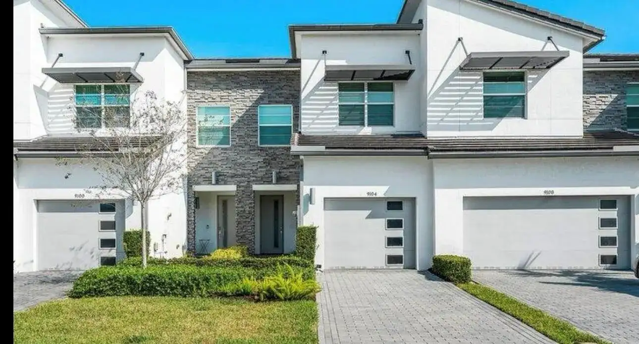 9041 ZEVON Court, Lake Worth FL 33467 photo 4
