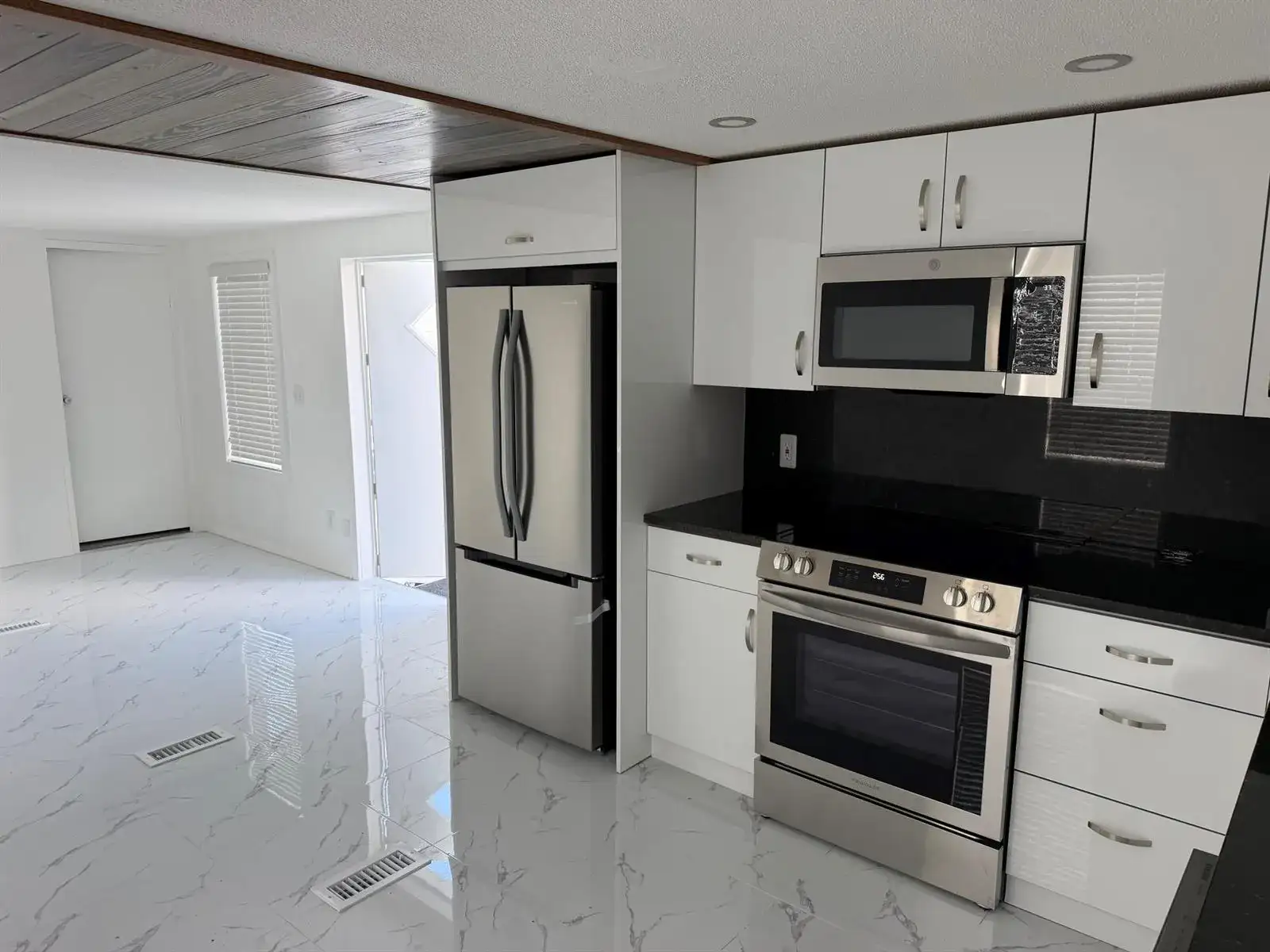 8517 SW 17TH Court, Davie FL 33324 photo 2