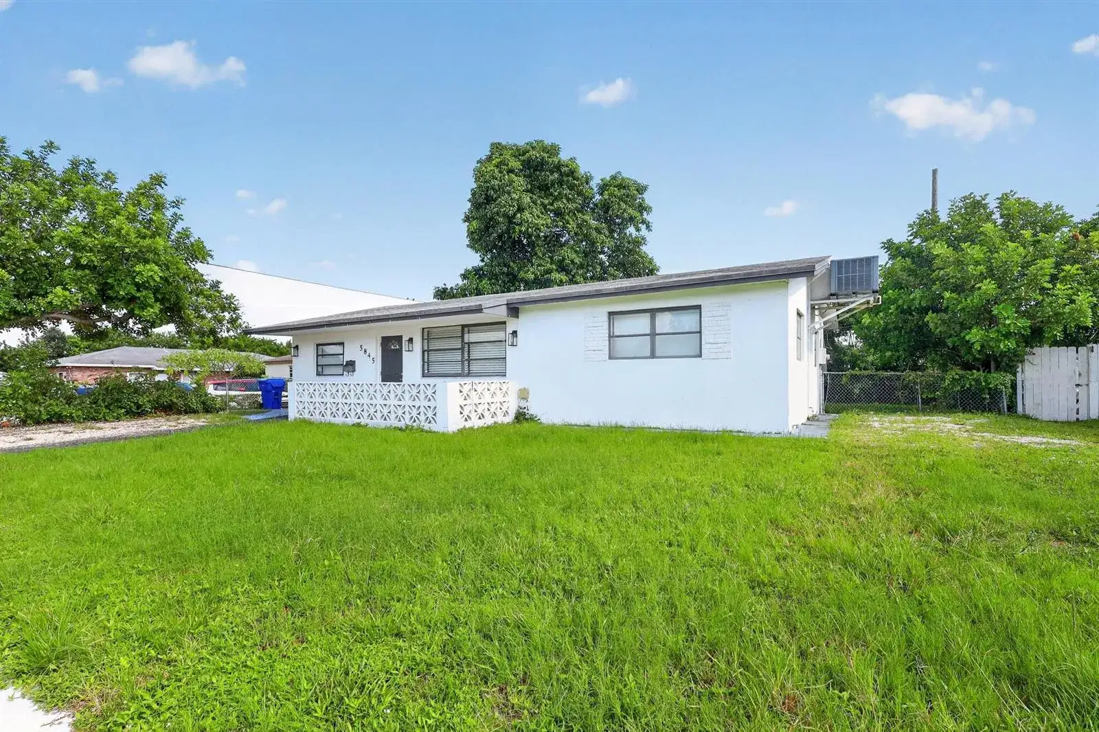 5845 ARTHUR Street, Hollywood FL 33021 photo 5
