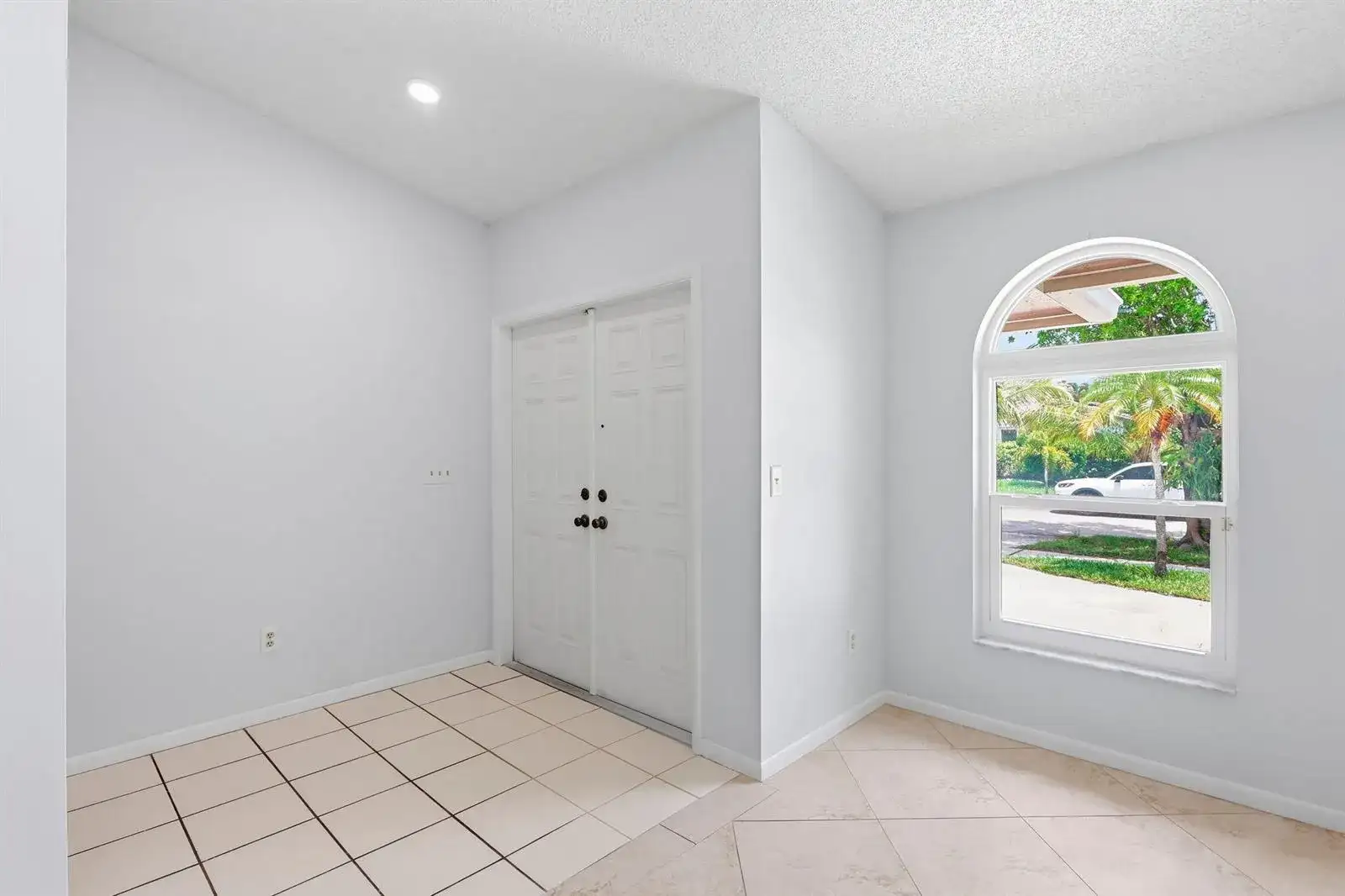 2171 NW 76th Avenue, Margate FL 33063 photo 4