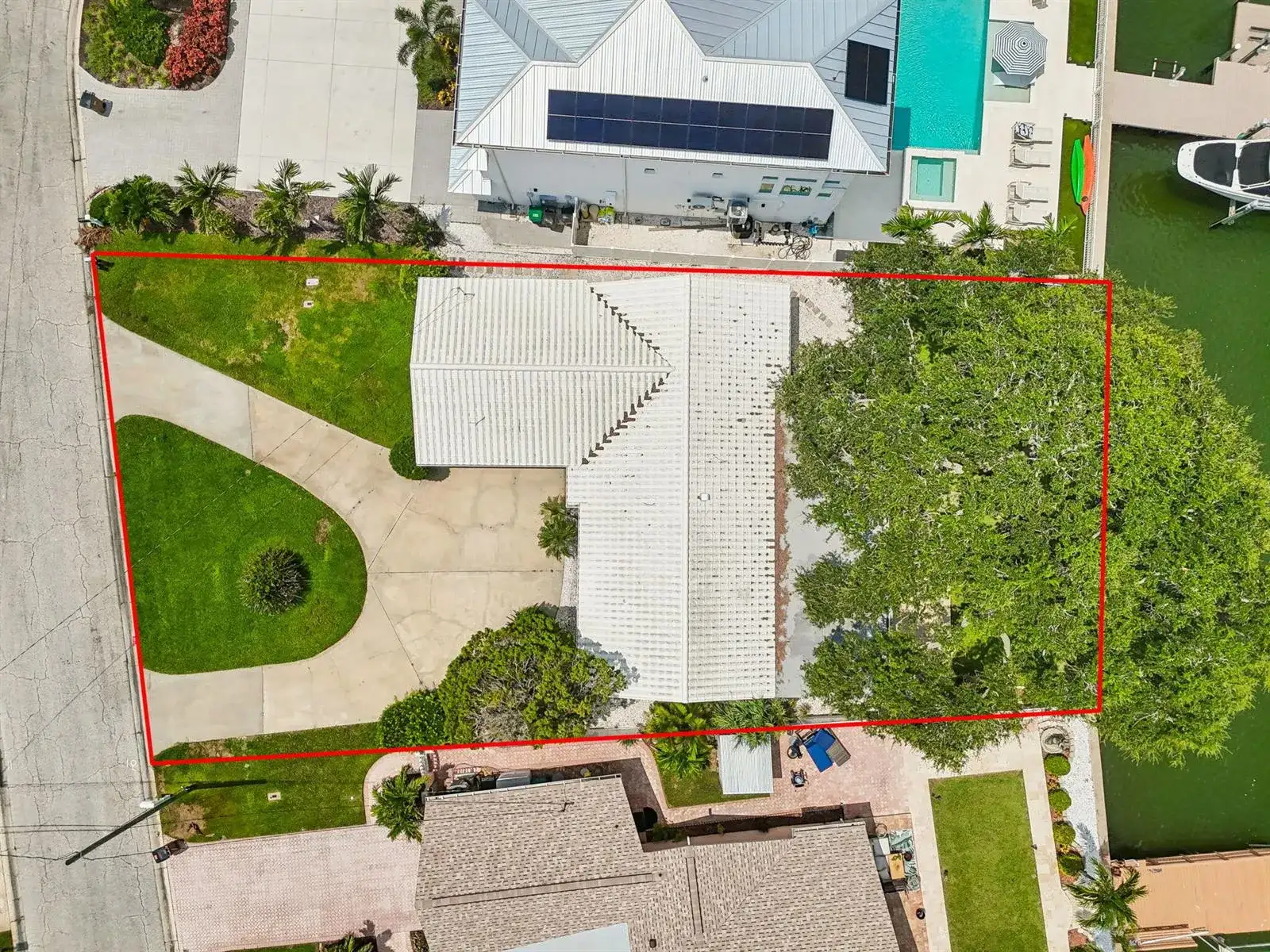527 Harbor Drive N, FL 33785 photo 4