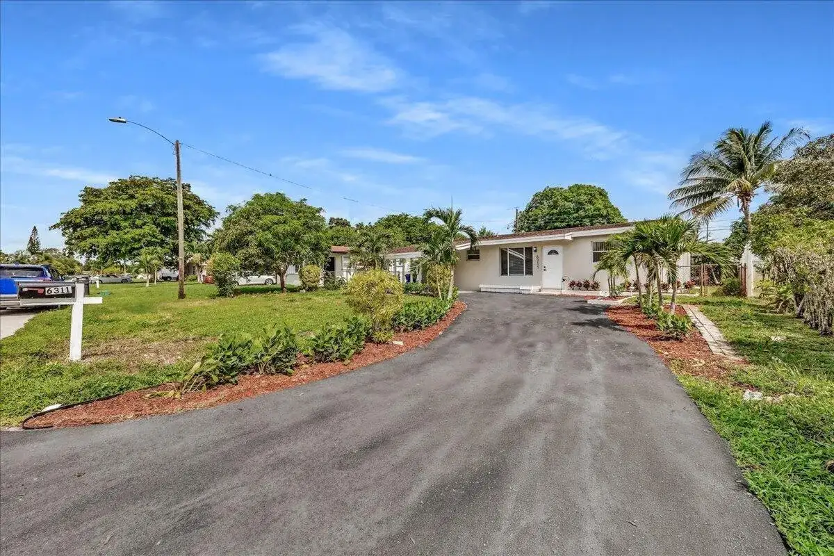 6311 SW 2ND Street, Margate FL 33068 photo 3