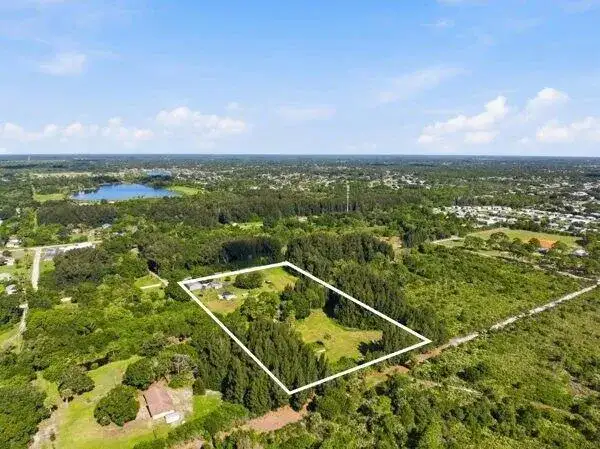 8698 63RD Avenue, Vero Beach FL 32967 photo 2