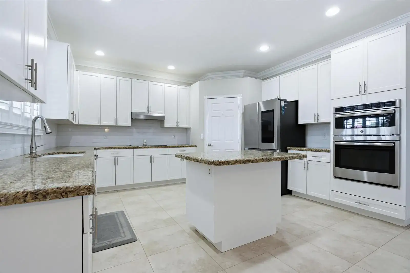 15562 Cypress Park Drive, Wellington FL 33414 photo 3