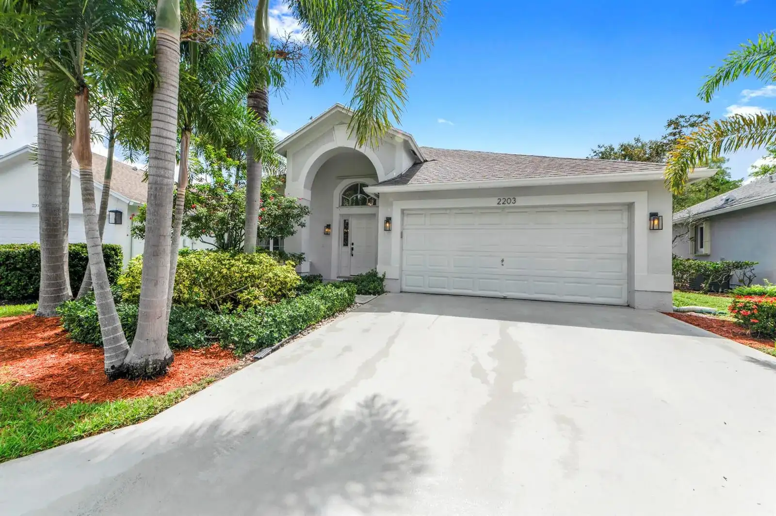 2203 Soundings Court, FL 33413 photo 2
