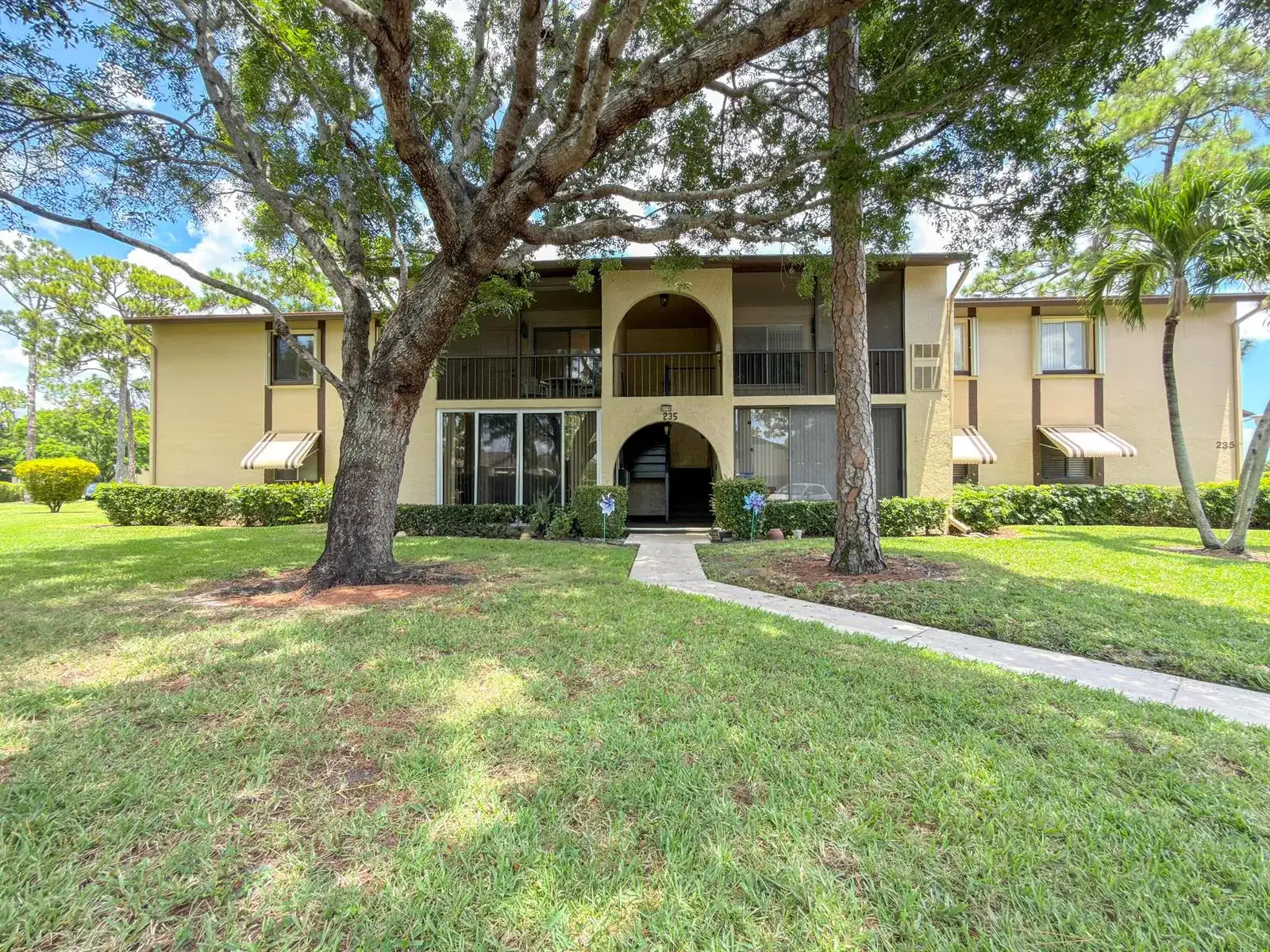 235 PINE HOV Circle # 2, FL 33463 photo 2