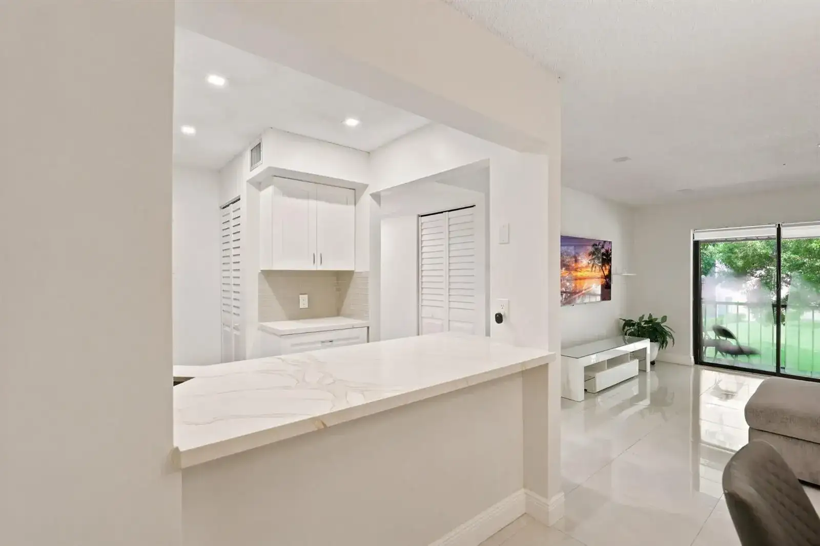609 SEA PINE Way # F2, FL 33415 photo 2