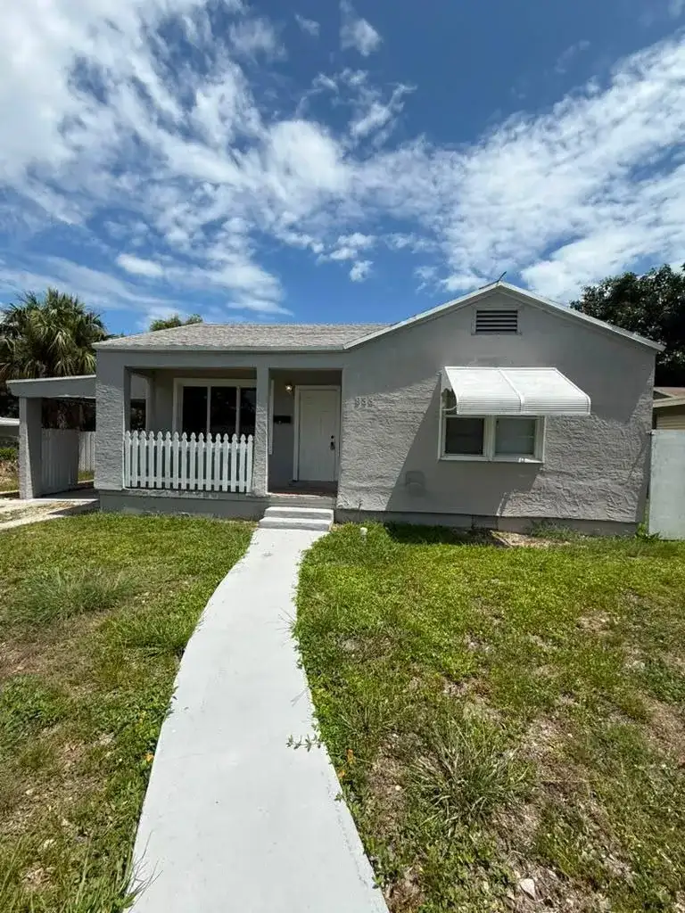933 30TH Court, West Palm Beach FL 33407 photo 2