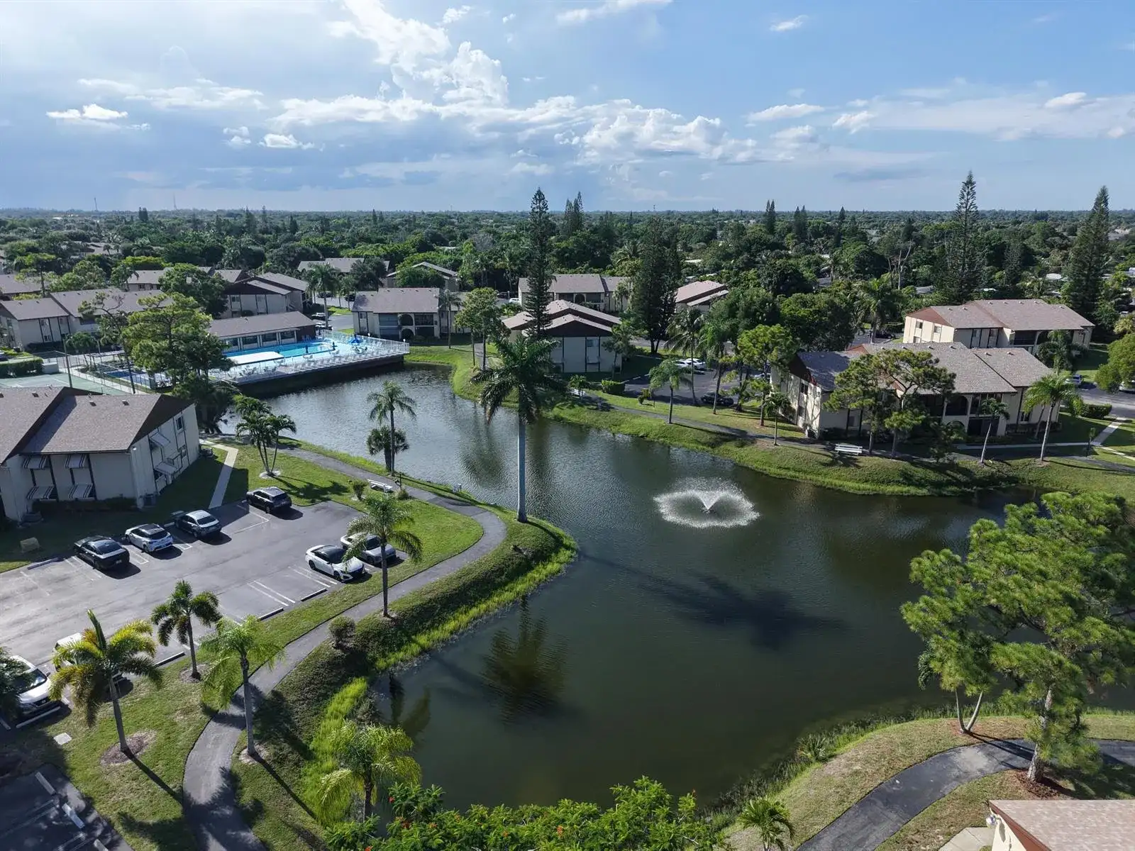 309 Pine Ridge Circle # 1, FL 33463 photo 2