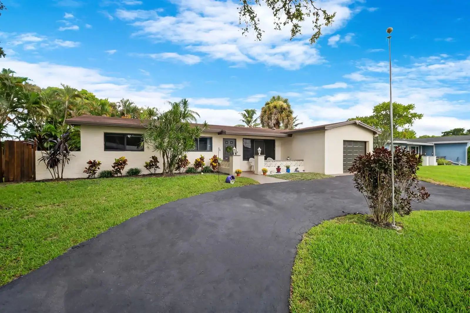 510 NW 93rd Terrace, Pembroke Pines FL 33024 photo 2