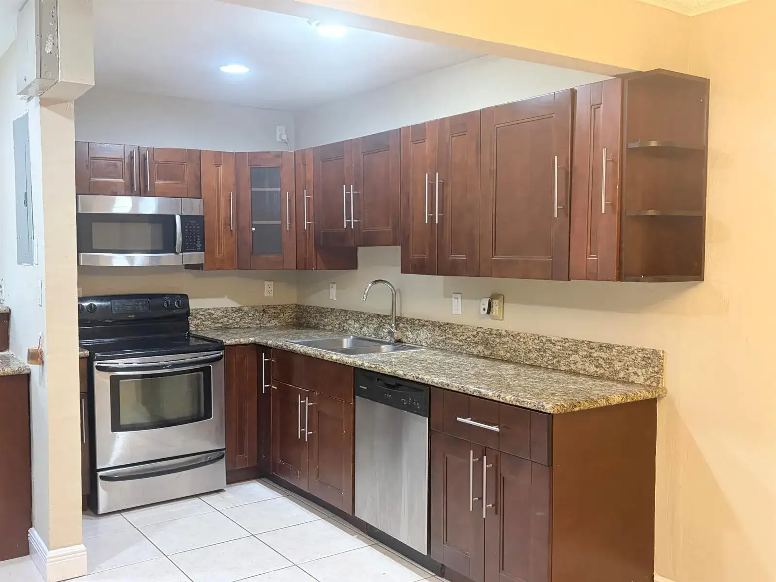 7302 WESTWOOD Drive, Tamarac FL 33321 photo 5