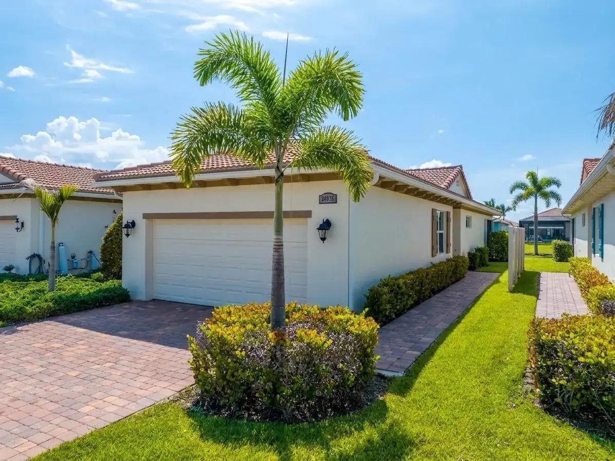24035 SW FIRENZE Way, Port St. Lucie FL 34986 photo 2