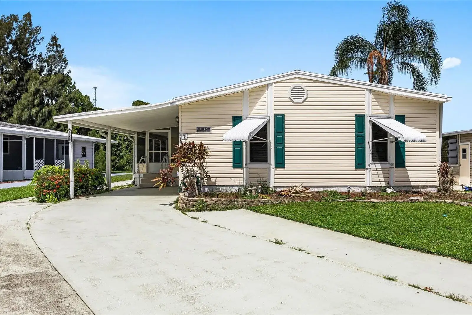 8219 Cinnamon Lane, Port St. Lucie FL 34952 photo 2