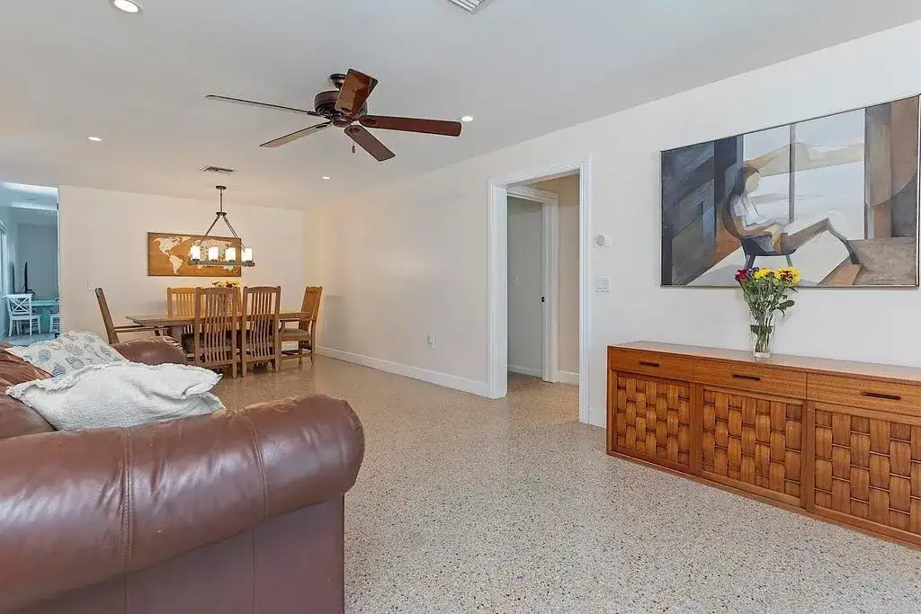 1106 N LAKESIDE Drive, FL 33460 photo 5