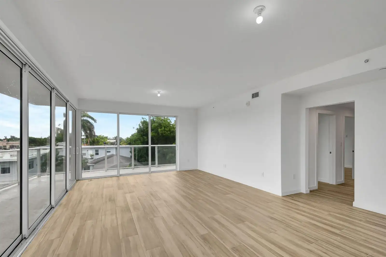117 Lake Avenue Unit 304, FL 33460 photo 4