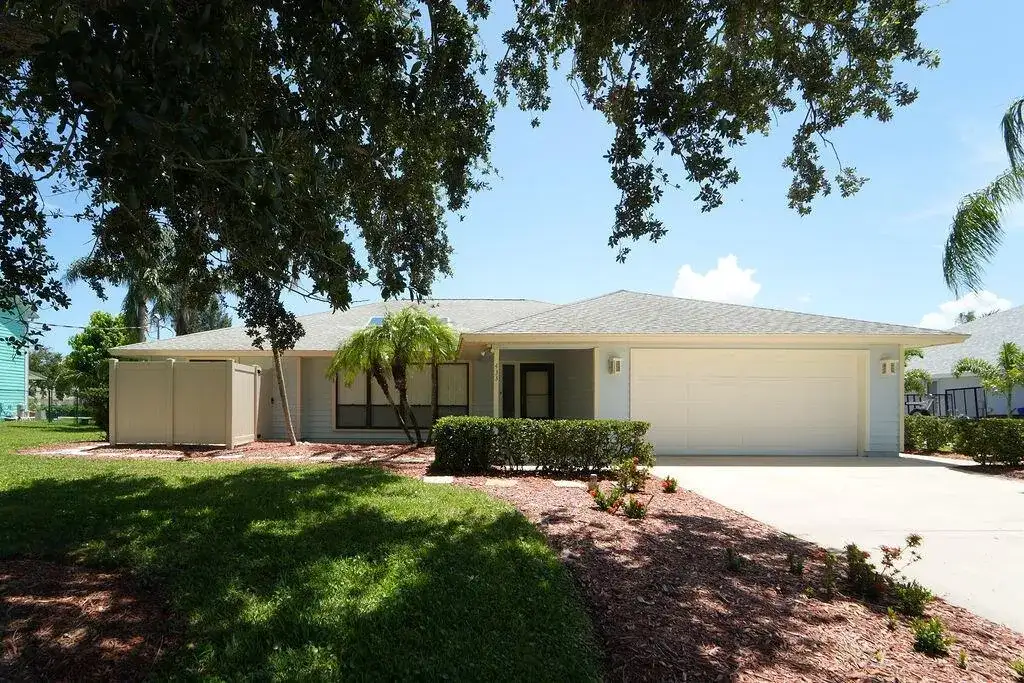 433 12th Street SE, Vero Beach FL 32962 photo 2