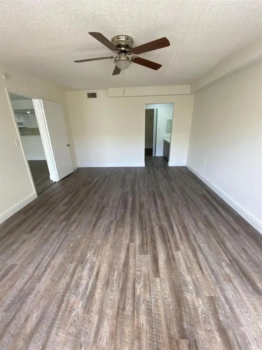 18335 NW 68 Avenue # 205, Hialeah FL 33015 photo 5