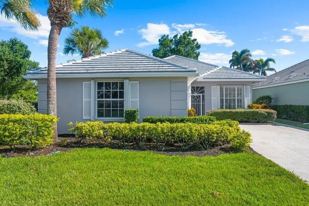 323 NW BENTLEY Circle, Port St. Lucie FL 34986 photo 2