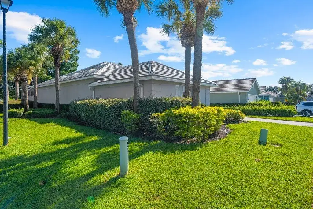 323 NW BENTLEY Circle, Port St. Lucie FL 34986 photo 3