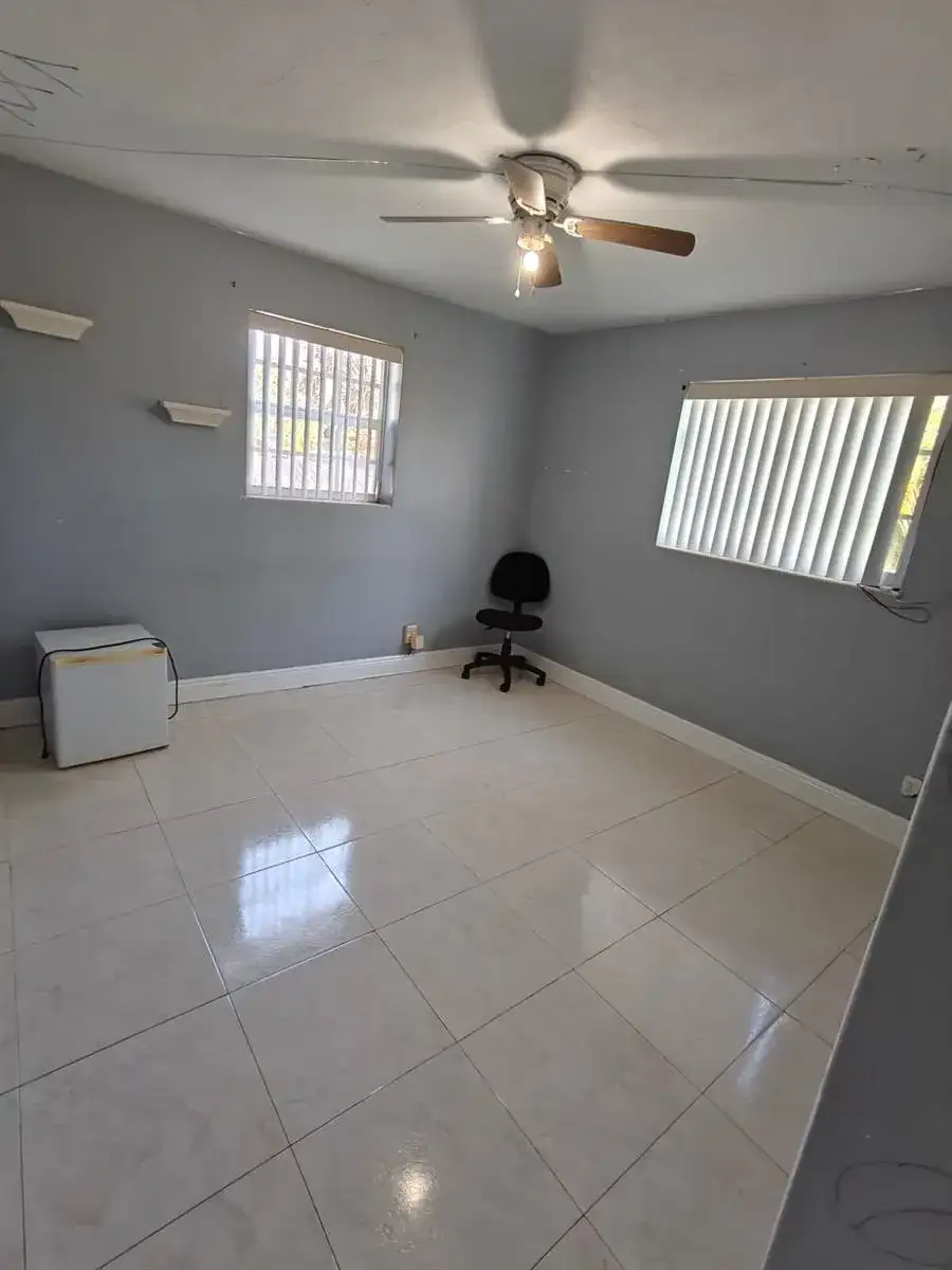 324 Mid Pines Road, Palm Springs FL 33461 photo 5