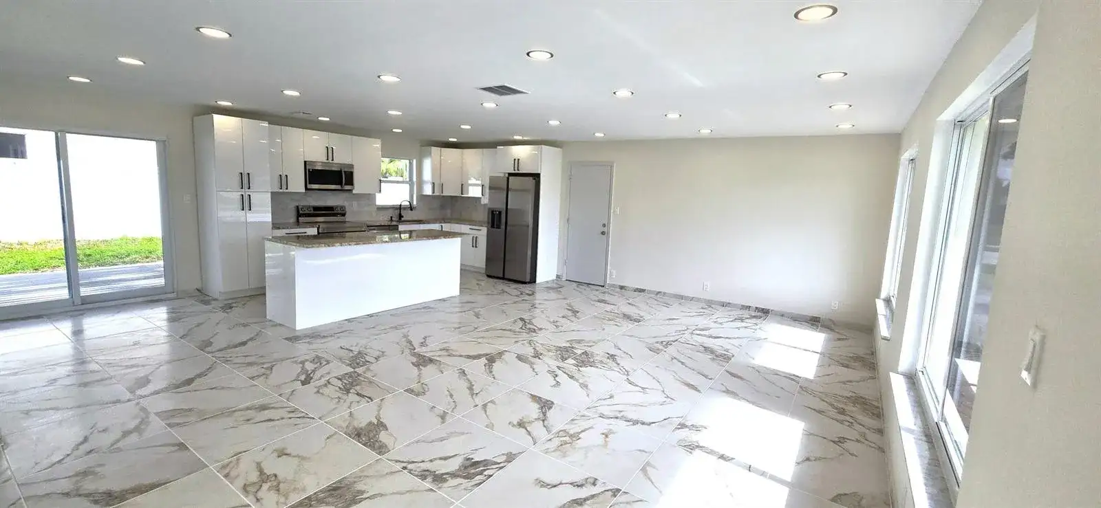 303 SW 33RD Terrace, Deerfield Beach FL 33442 photo 2
