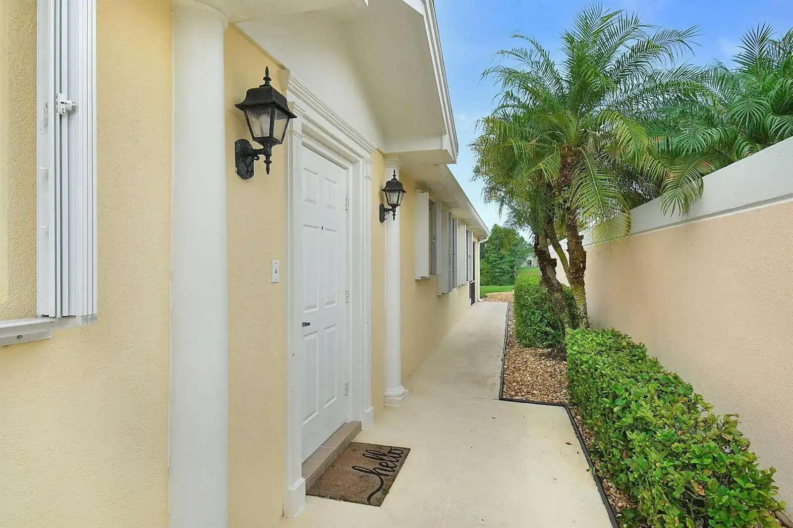 8557 SE Retreat Drive, Hobe Sound FL 33455 photo 2