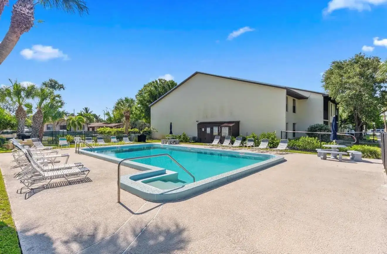 250 SE FOUR WINDS Drive # 104, Stuart FL 34996 photo 3