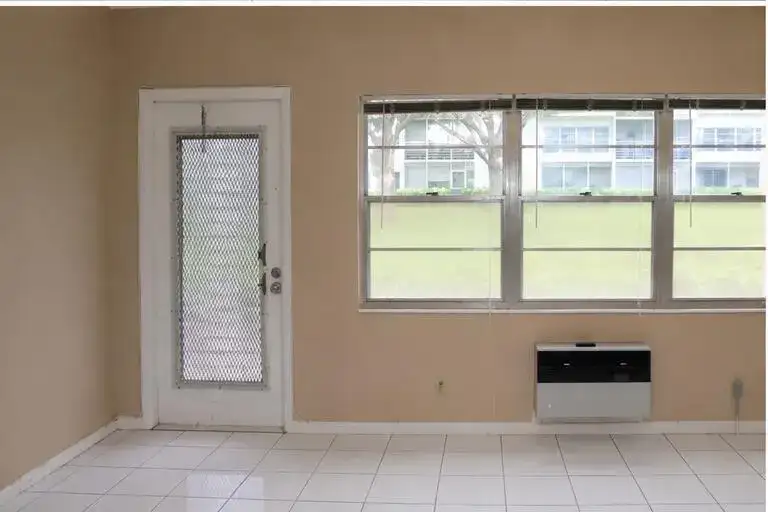 554 Mansfield N, Boca Raton FL 33434 photo 2