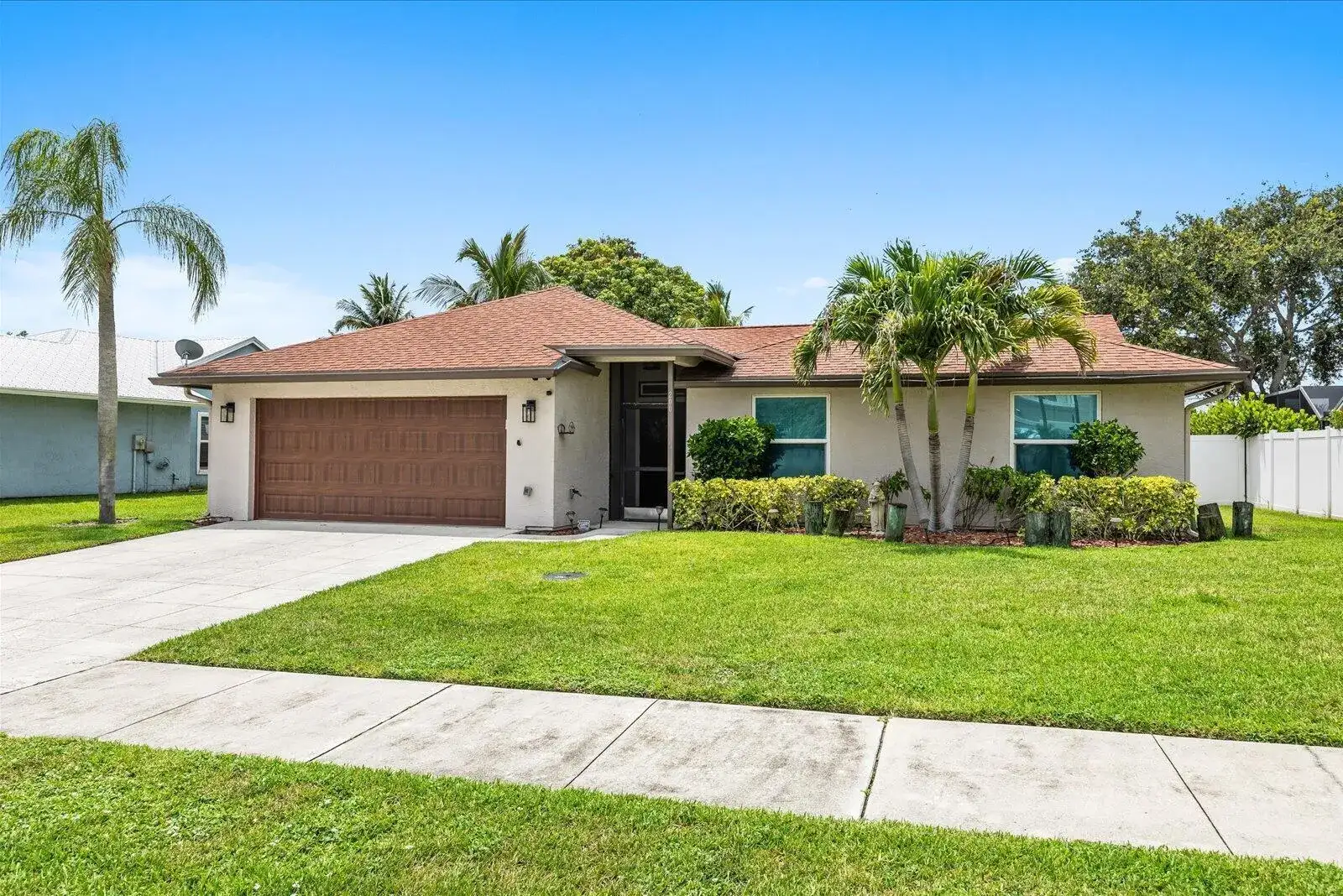 200 Park Place, Jupiter FL 33458 photo 2