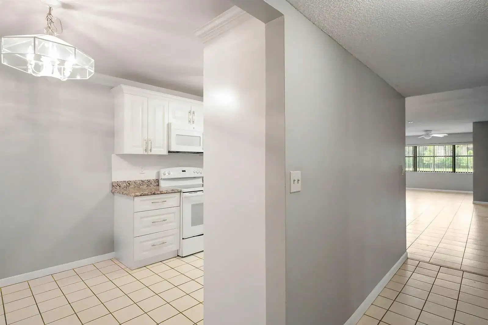 7593 TAHITI Lane # 106, Lake Worth FL 33467 photo 2