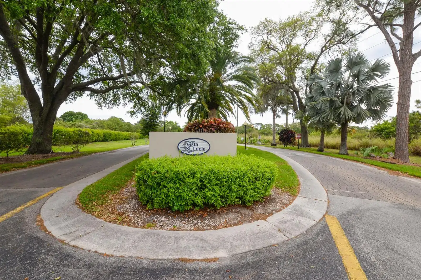 8 Lake Vista Trail, Port St. Lucie FL 34952 photo 2
