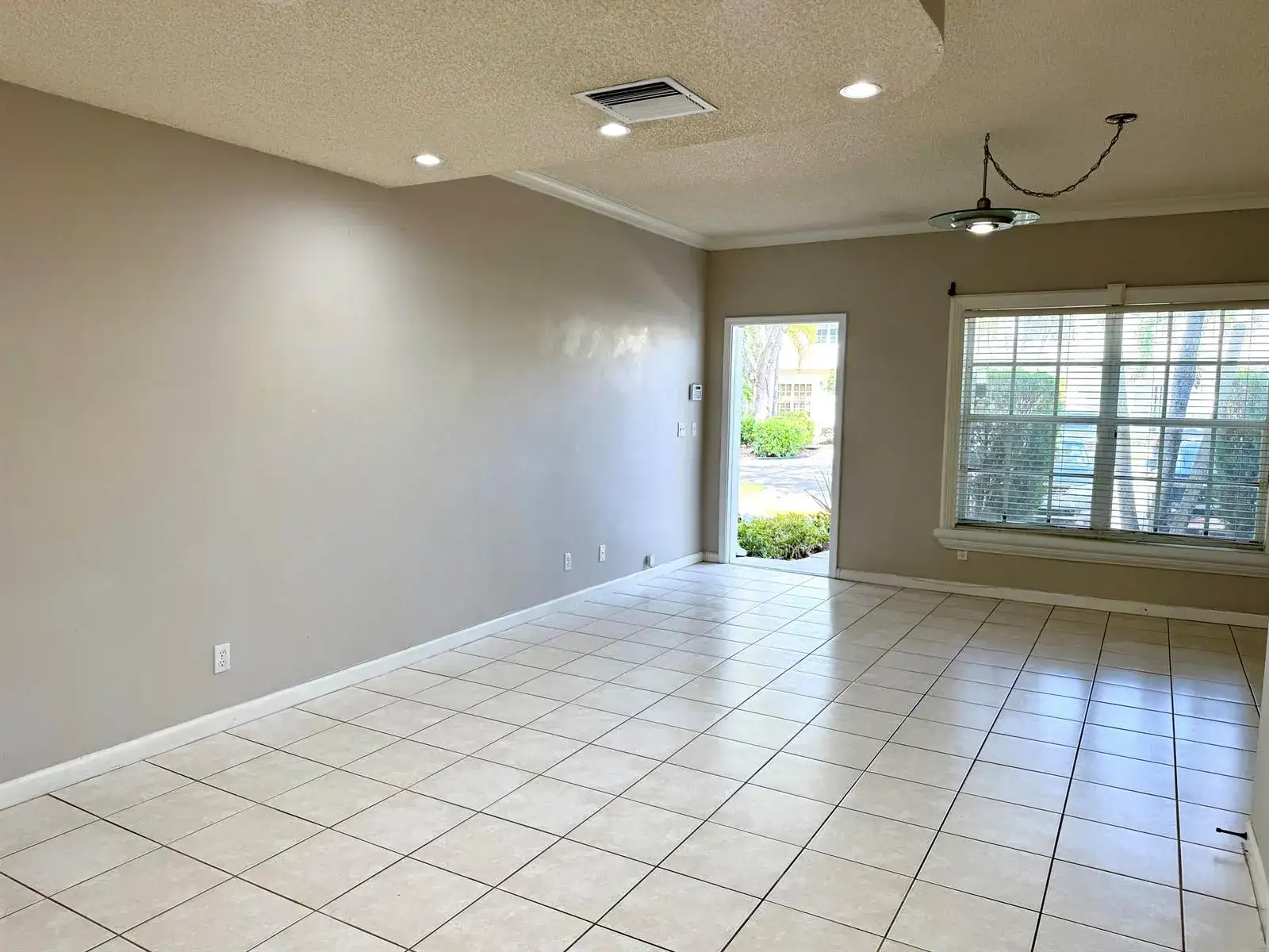 5662 NW 99TH Way, Coral Springs FL 33076 photo 4