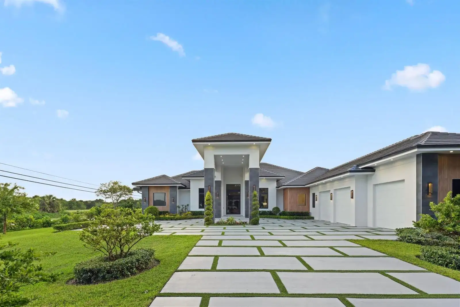 13600 PINE MEADOW Court, Davie FL 33325 photo 2