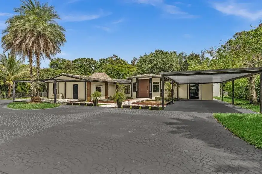 10831 SW 51st Court, Davie FL 33328 photo 3