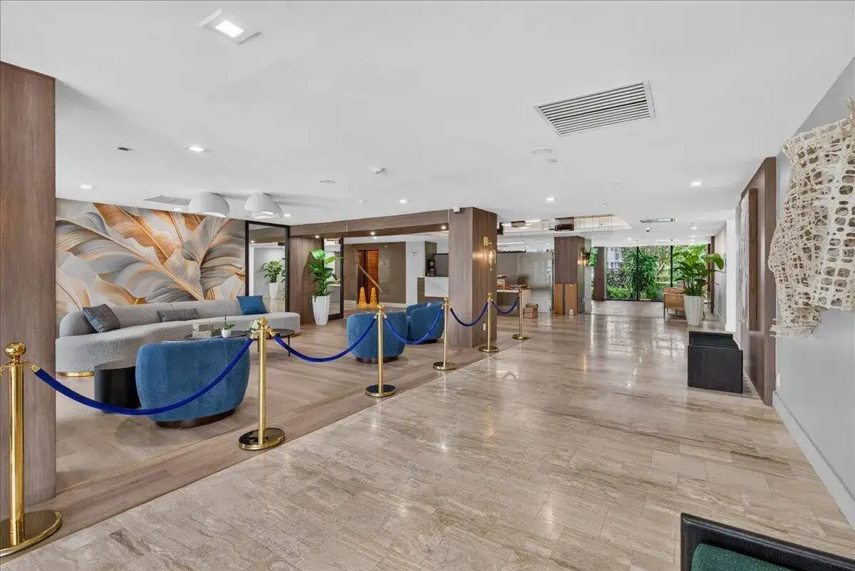 4200 Hillcrest Drive, Hollywood FL 33021 photo 4