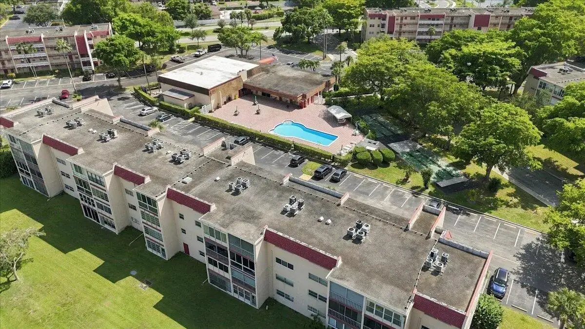 1050 COUNTRY CLUB Drive # 306, Margate FL 33063 photo 5