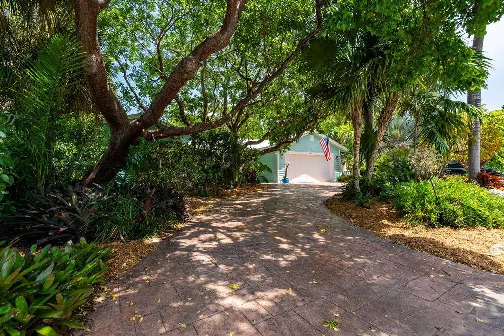 2823 NE 35TH Court, Lighthouse Point FL 33064 photo 2
