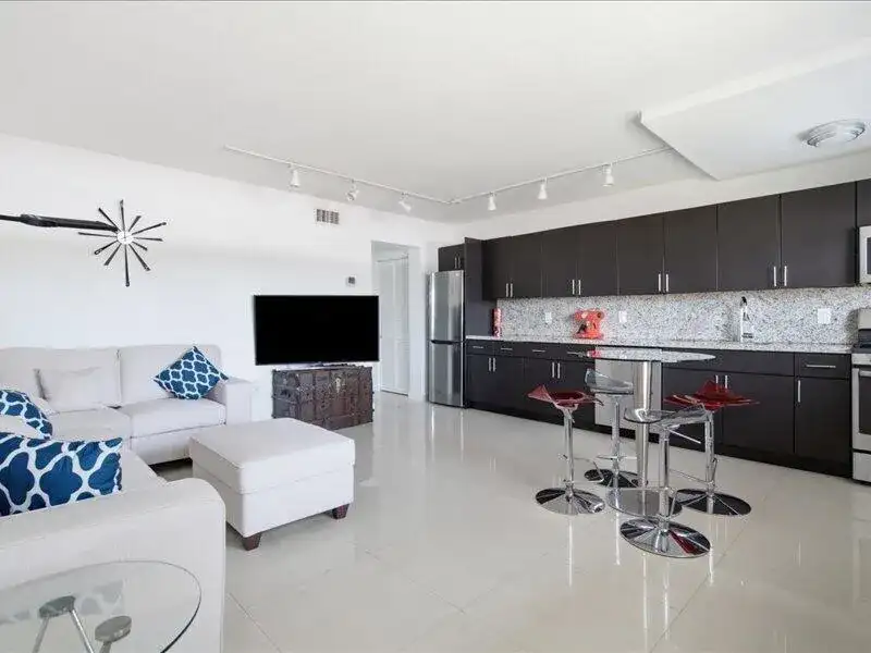 525 Meridian Avenue # 305, Miami Beach FL 33139 photo 3