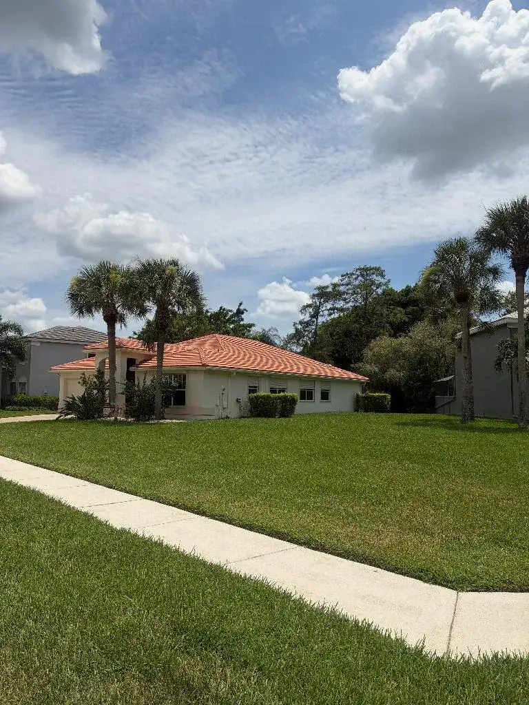 1551 S CLUB Drive, Wellington FL 33414 photo 2