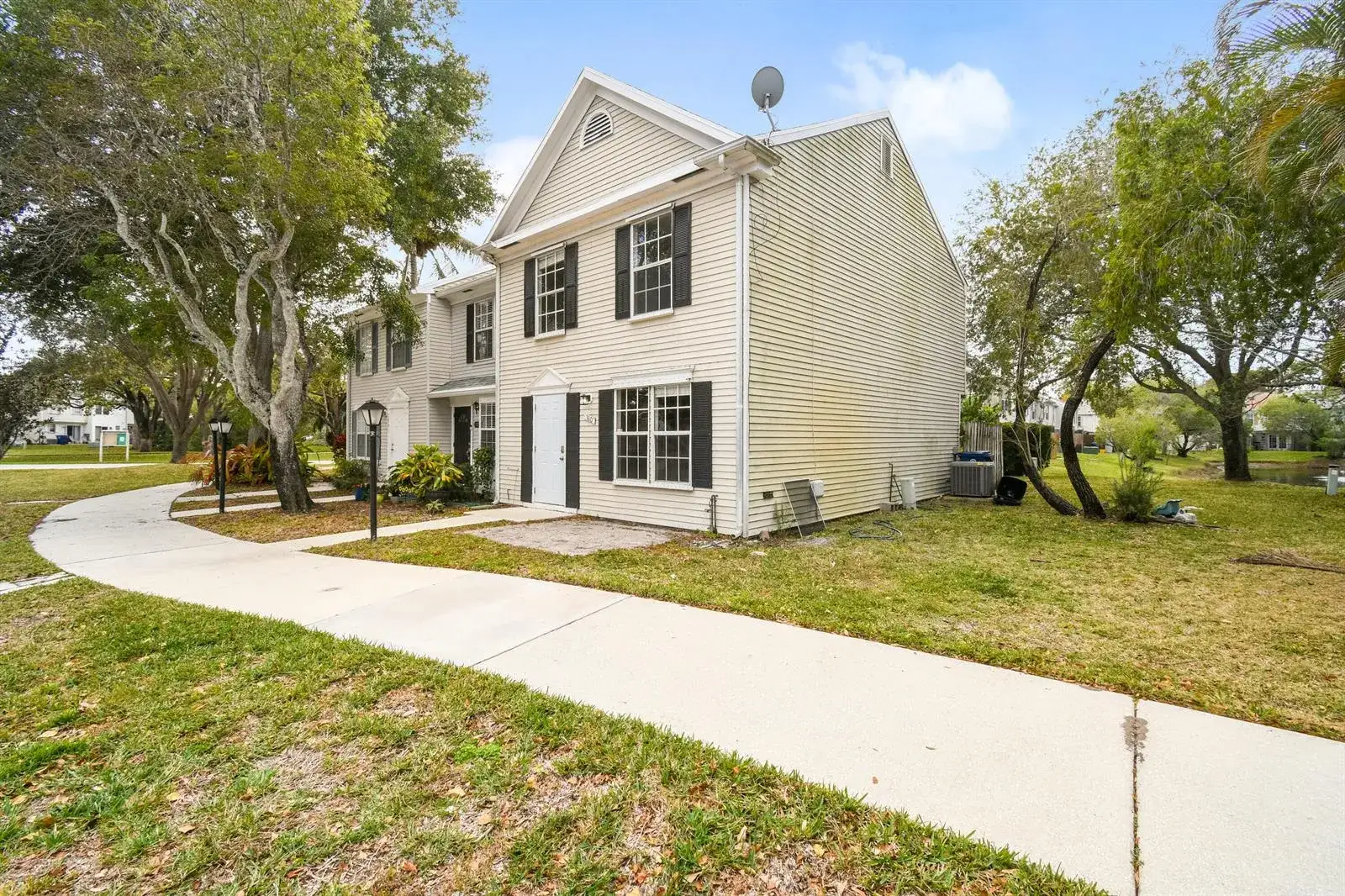 110 OLD ENGLISH Court, Jupiter FL 33458 photo 2