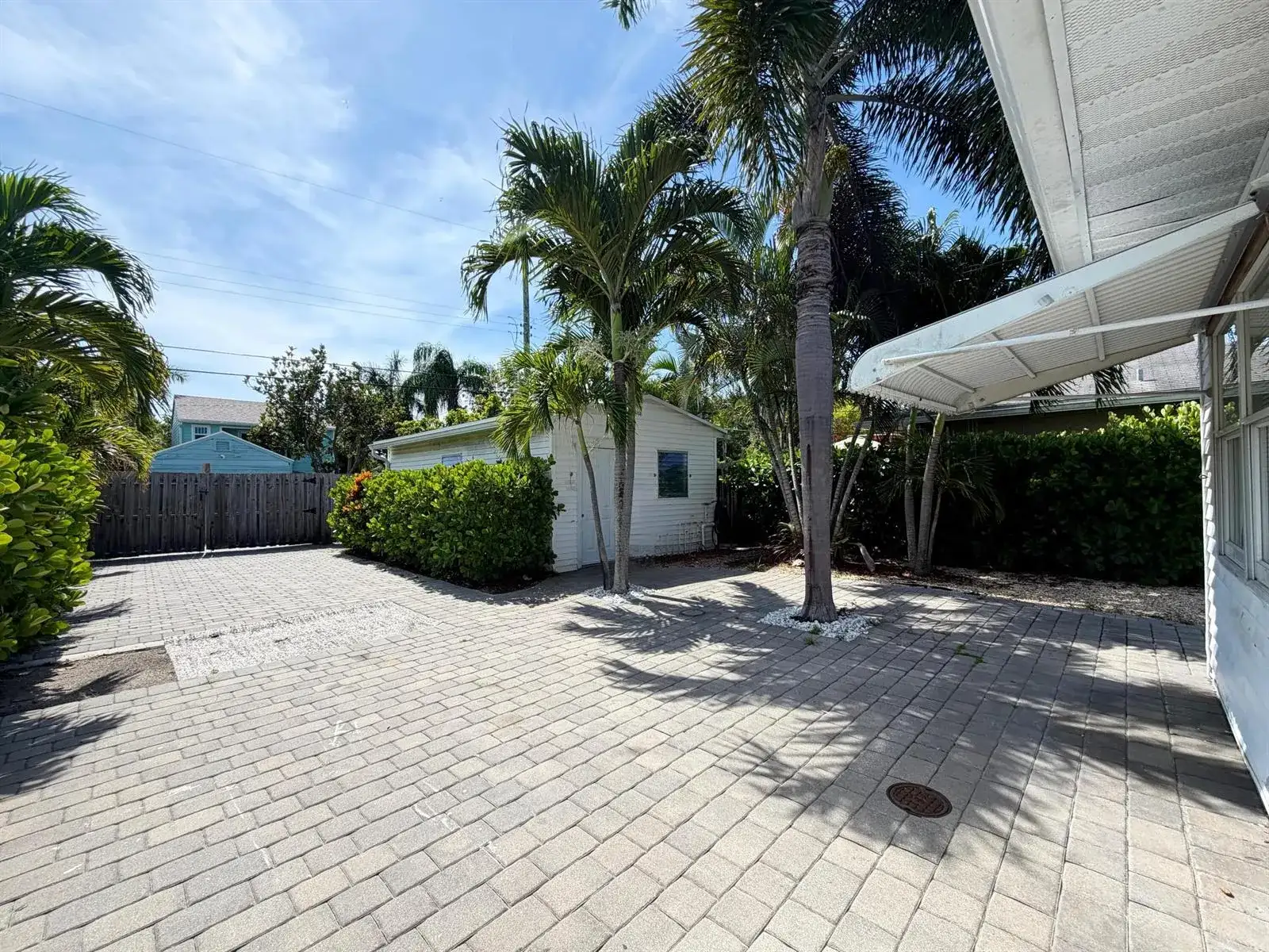528 N J Street, FL 33460 photo 2