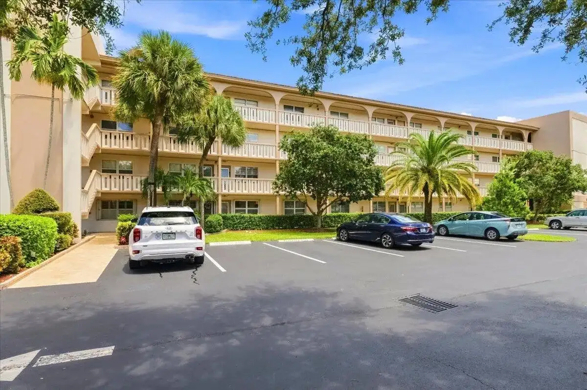 2304 LUCAYA Lane # C1, Coconut Creek FL 33066 photo 2